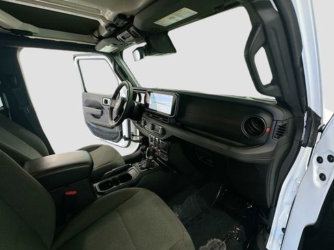 Used 2024 Jeep Wrangler Unlimited Rubicon w/ Technology Group AWD/4WD image 29