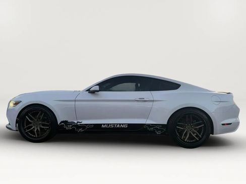 Used 2017 Ford Mustang Coupe image 5