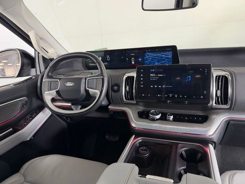 Used 2025 Ford Expedition Max Platinum AWD/4WD image 17