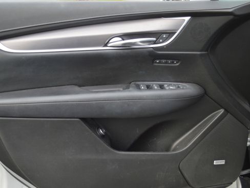 Used 2017 Cadillac XT5 Luxury w/ Driver Awareness Package image 13