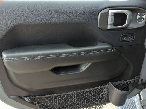 Used 2018 Jeep Wrangler Unlimited Sahara AWD/4WD image 19