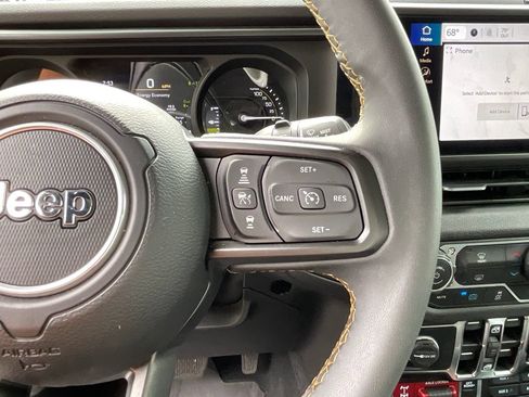 Used 2024 Jeep Wrangler Unlimited AWD/4WD image 12