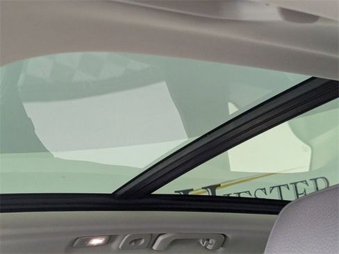 Used 2025 Volvo XC60 B5 Plus image 13