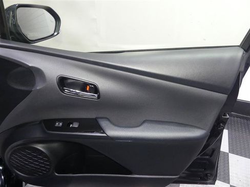 Used 2022 Toyota Prius FWD image 18
