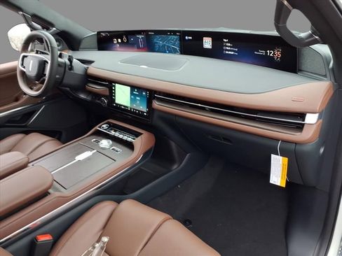 New 2025 Lincoln Navigator Reserve AWD/4WD image 12