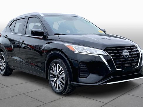 Used 2023 Nissan Kicks SV image 3