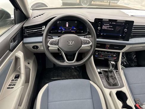 New 2026 Volkswagen Jetta SE FWD image 9