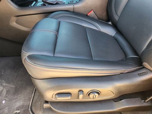 Used 2022 Chevrolet Traverse RS image 24