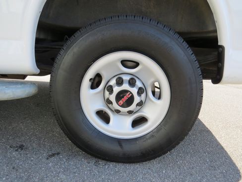 Used 2023 GMC Savana 2500 w/ Driver Convenience Package image 11