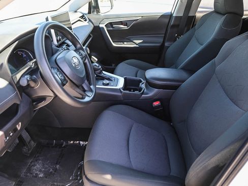 Used 2025 Toyota RAV4 XLE AWD/4WD image 17