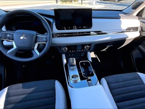 New 2026 Mitsubishi Outlander SE image 5