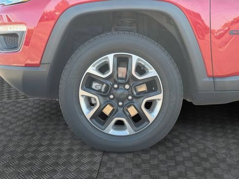 Used 2018 Jeep Compass Trailhawk w/ Leather Interior Group AWD/4WD image 16