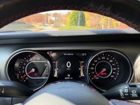 Used 2019 Jeep Wrangler Unlimited Rubicon w/ Cold Weather Group image 16