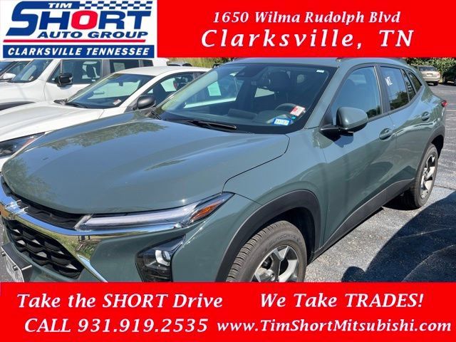 Used 2025 Chevrolet Trax LT FWD image 1