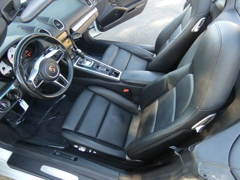 Used 2017 Porsche 718 Boxster S image 35