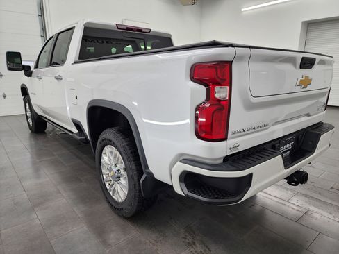 Used 2022 Chevrolet Silverado 2500 High Country w/ Safety Package II image 6