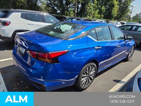 Used 2025 Nissan Altima 2.5 SV FWD image 14