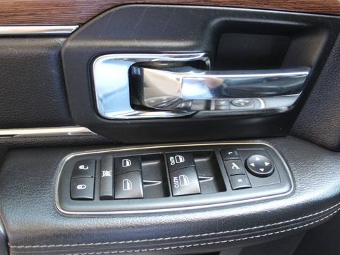Used 2017 RAM 1500 Laramie w/ Convenience Group AWD/4WD image 18