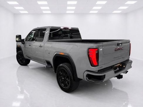 Used 2024 GMC Sierra 2500 AT4 w/ Technology Package AWD/4WD image 8