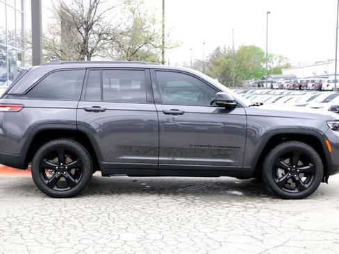 Used 2024 Jeep Grand Cherokee Limited w/ Black Appearance Package image 4