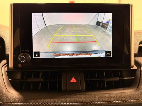 Used 2025 Toyota RAV4 XLE AWD/4WD image 22