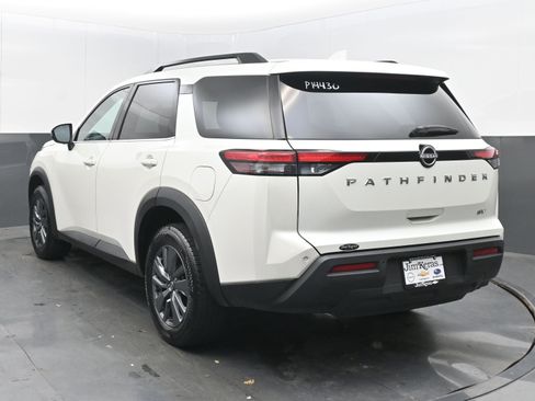 Used 2024 Nissan Pathfinder SV image 8