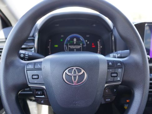 Used 2025 Toyota Camry LE image 22