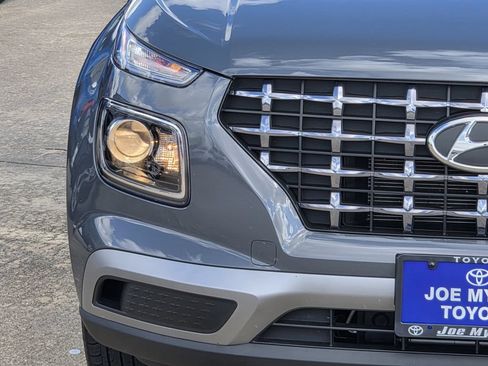 Used 2026 Hyundai Venue SEL FWD image 5