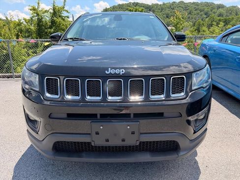 Used 2020 Jeep Compass Latitude w/ Cold Weather Group AWD/4WD image 13