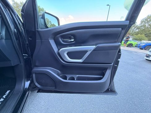 Used 2017 Nissan Titan SV RWD image 16