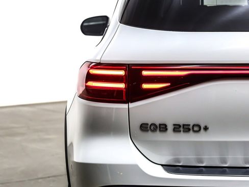 Used 2024 Mercedes-Benz EQB 250+ image 15