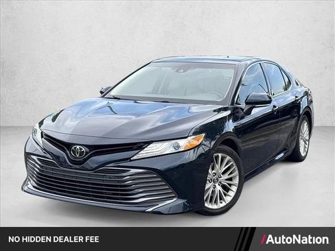 Used 2018 Toyota Camry XLE FWD image 1