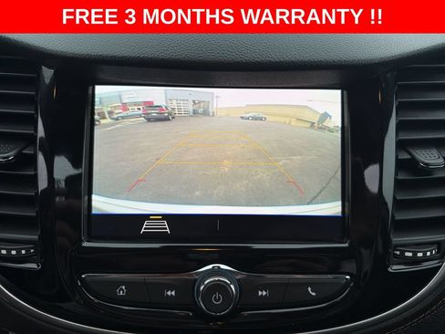 Used 2020 Chevrolet Trax LT w/ LT Convenience Package FWD image 18