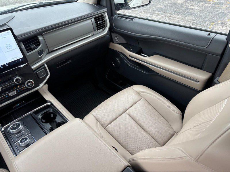 Used 2024 Ford Expedition XLT AWD/4WD image 17
