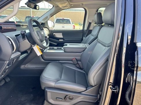 New 2025 Ford Expedition Active image 15