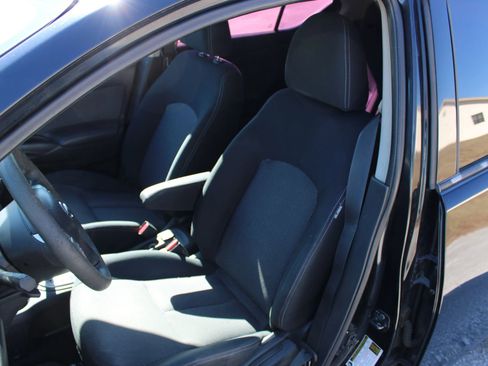 Used 2015 Nissan Versa SV image 6