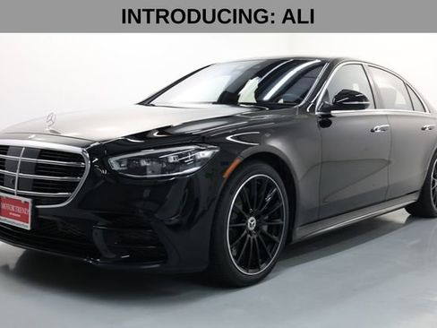 Used 2022 Mercedes-Benz S 580 4MATIC Sedan w/ AMG Line Package image 2