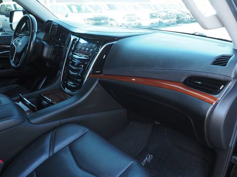 Used 2020 Cadillac Escalade ESV 4WD image 24