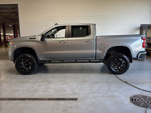 Used 2024 Chevrolet Silverado 1500 RST AWD/4WD image 2