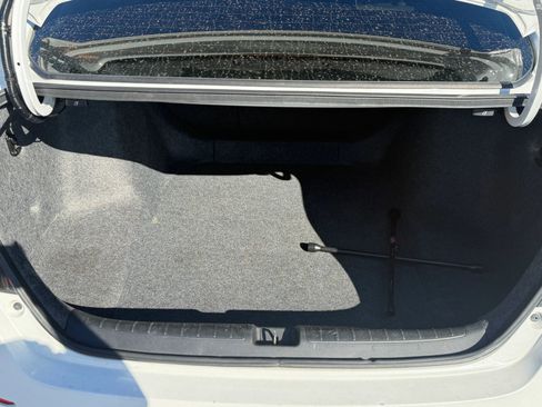 Used 2018 Honda Accord Touring image 10