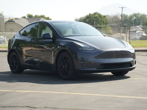 Used 2024 Tesla Model Y Performance AWD/4WD image 7