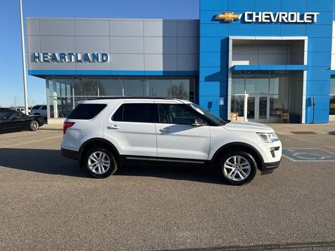 Used 2018 Ford Explorer XLT w/ Equipment Group 202A AWD/4WD image 5
