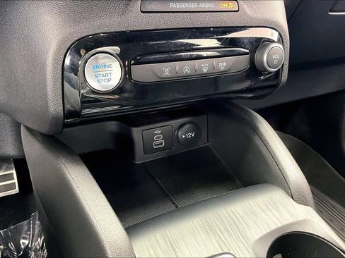 Used 2024 Ford Escape ST-Line w/ Tech Pack #1 AWD/4WD image 32