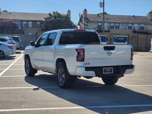 Used 2025 Nissan Frontier SV w/ SV Convenience Package RWD image 3