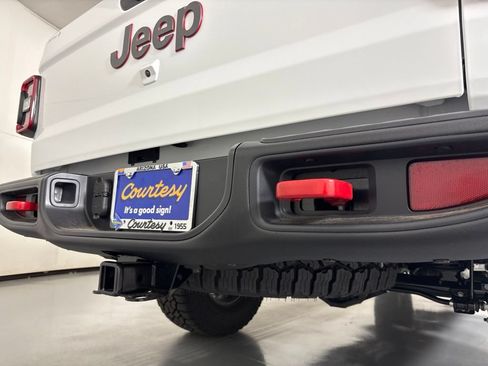 New 2026 Jeep Gladiator Rubicon w/ Steel Power Dome Hood Package AWD/4WD image 14