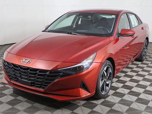 Used 2023 Hyundai Elantra SEL w/ Convenience Package FWD image 9