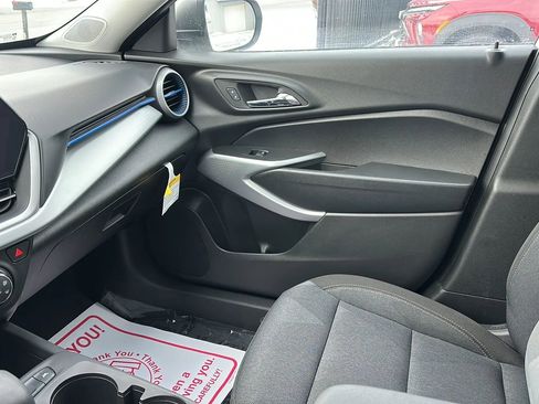 Used 2025 Chevrolet Trax LS image 11