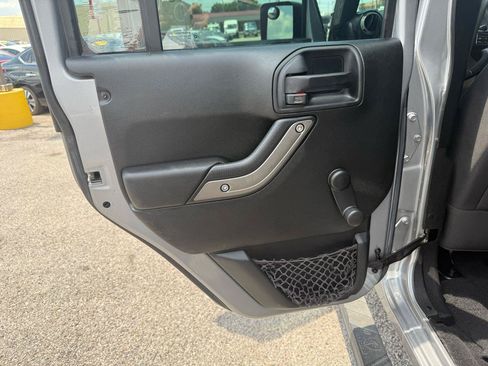 Used 2017 Jeep Wrangler Unlimited Sport w/ Connectivity Group AWD/4WD image 14
