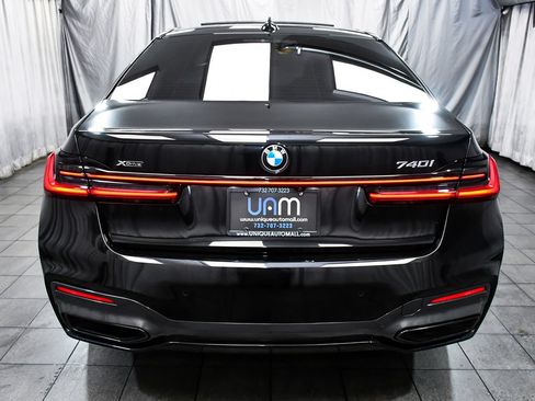 Used 2022 BMW 740i xDrive w/ M Sport Package AWD/4WD image 5
