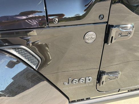 Used 2025 Jeep Gladiator Sport AWD/4WD image 10